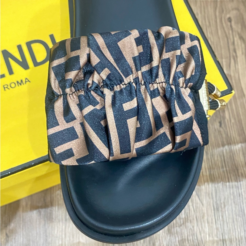 Fendi Women's Authentic Slippers EU 39 - Picture 2 of 4